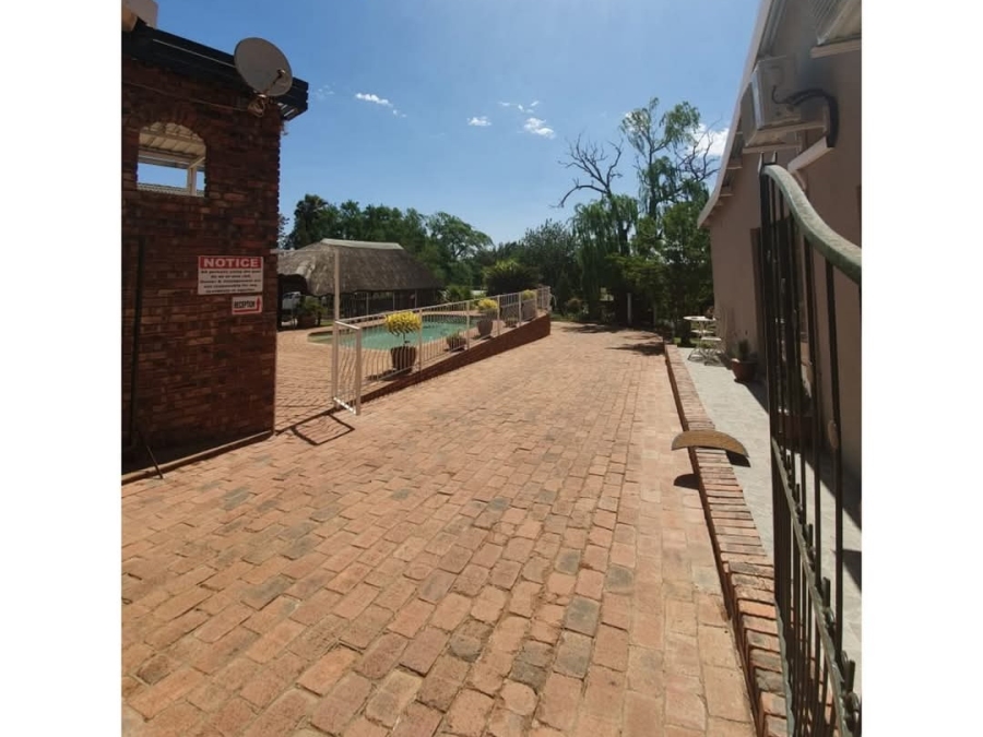 10 Bedroom Property for Sale in Warrenton Northern Cape
